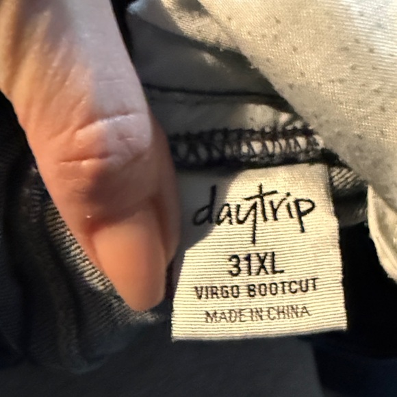 Daytrip Virgo Bootcut Jeans in Dark Blue - Picture 2 of 8